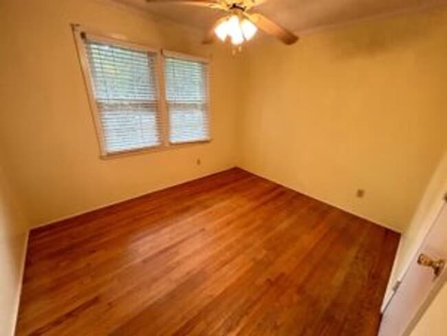 Building Photo - 3 Bed/1 Bath in Rosewood