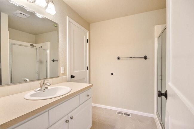 Building Photo - Fantastic Remodel in E Renton Highlands!