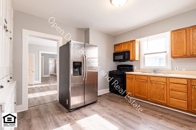 Building Photo - 515 N State St