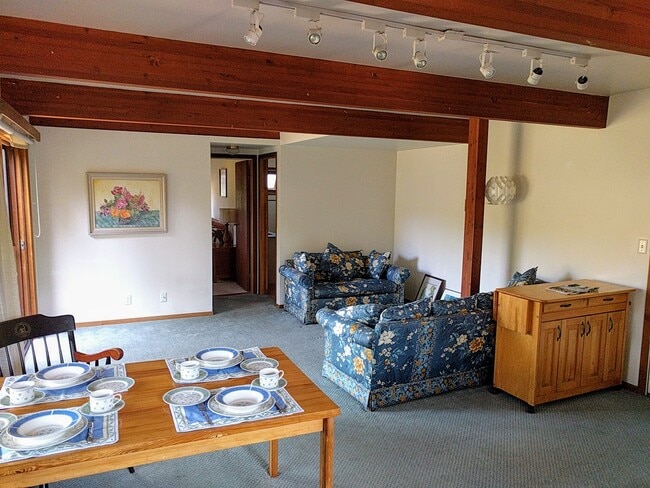 Building Photo - 4609 Vista Buena Rd