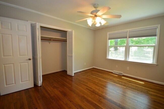 Building Photo - 304 Arrundale Dr