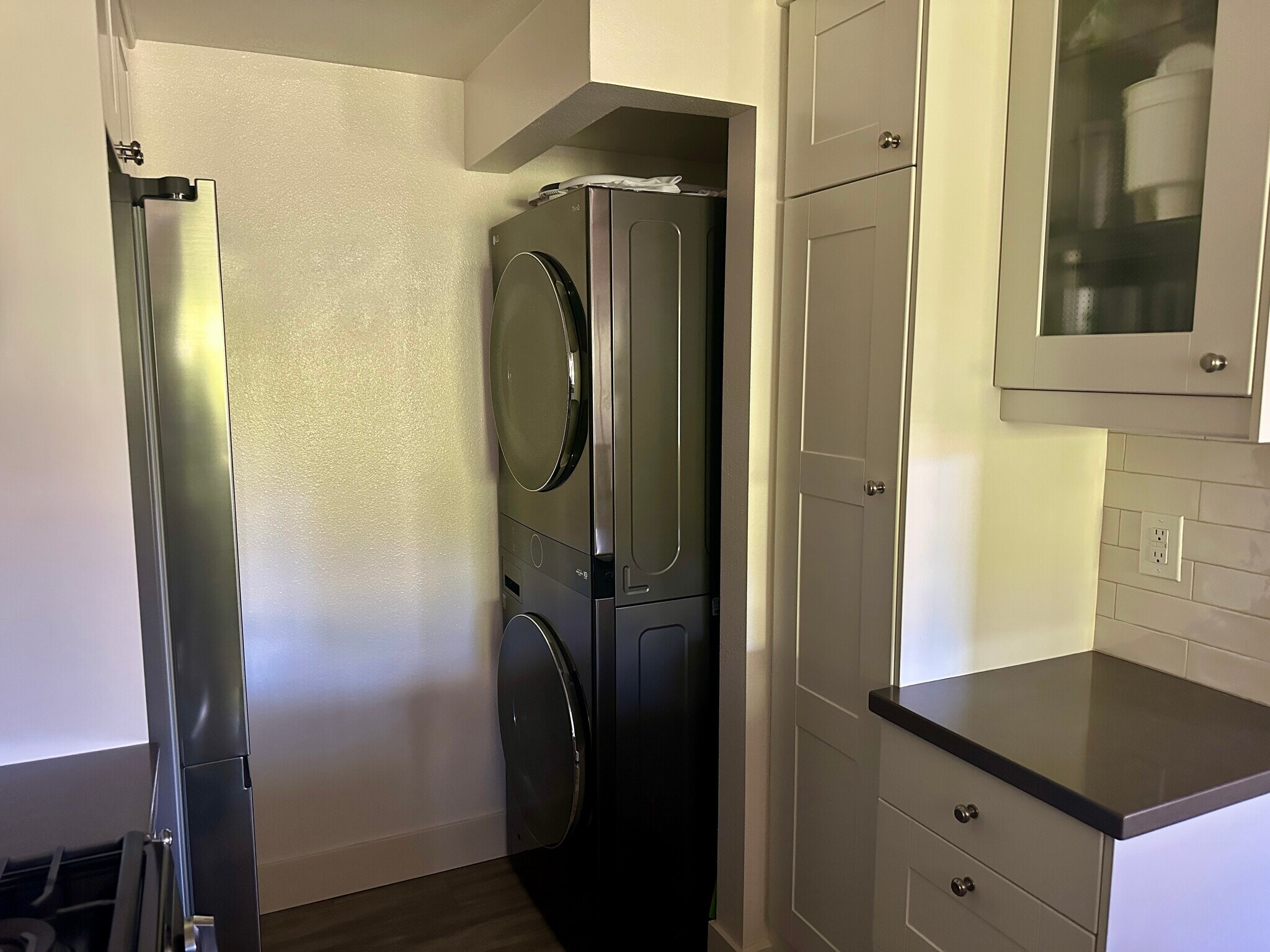 Building Photo - 1070 Calle del Cerro