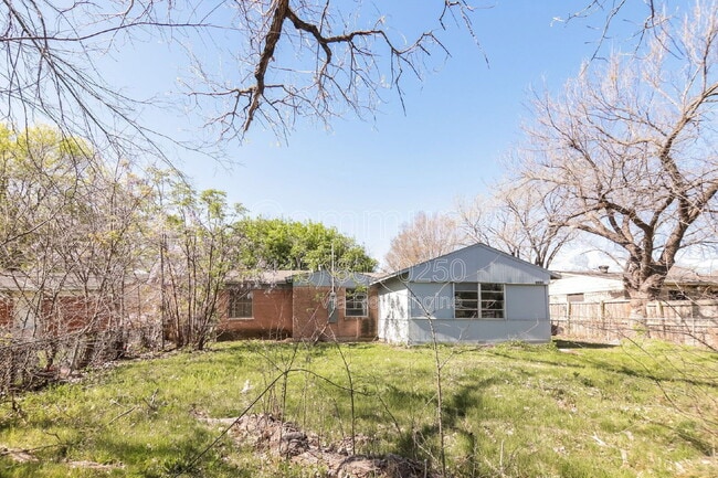 Building Photo - 4850 Bedford Dr