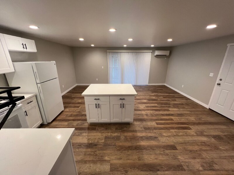 Building Photo - 2400 20th Ave NW