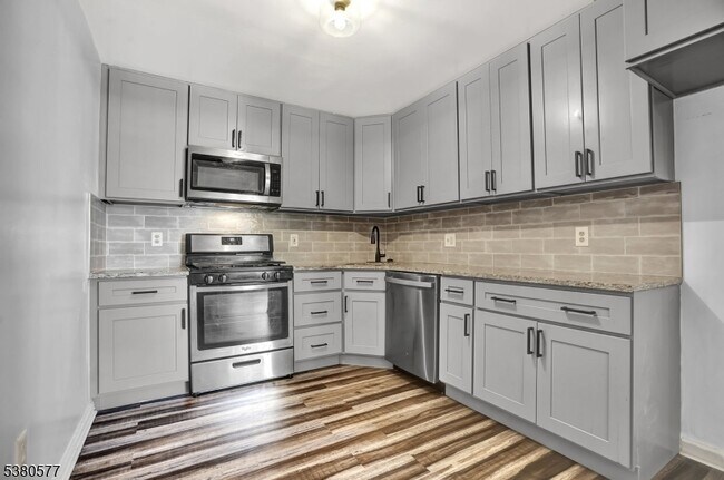 Building Photo - 94 13th Ave