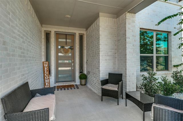 Building Photo - 352 Community Dr