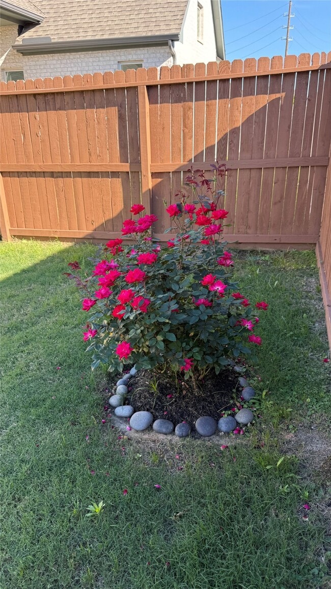 Building Photo - 215 Amaranth Wy