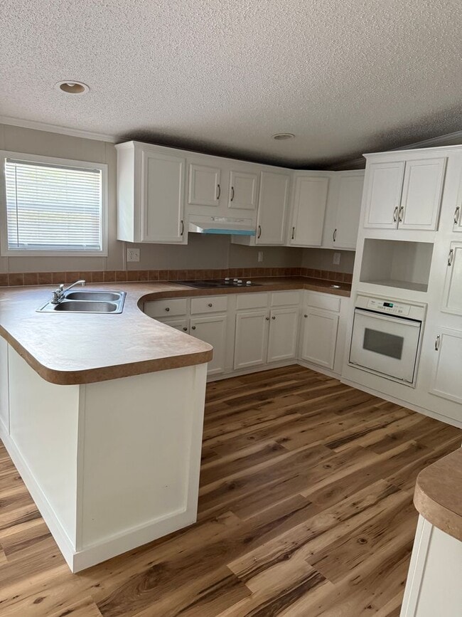 Building Photo - RECENTLY RENOVATED!!  4-Bedroom/ 2-Bath Home