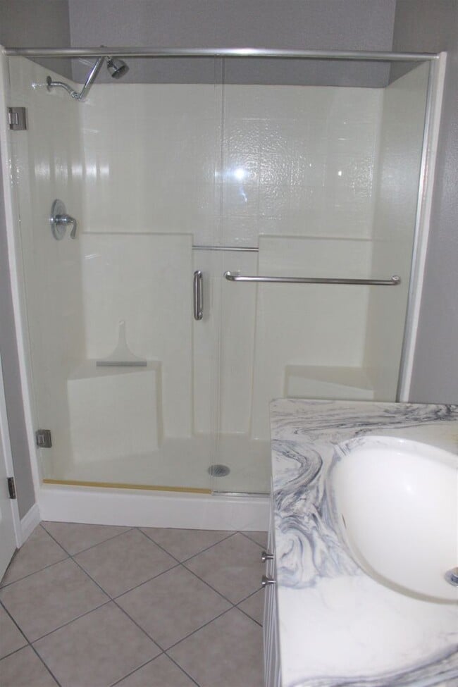 Building Photo - Updated Parkside Condo with Large Deck!