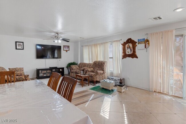 Building Photo - 6717 Yellowhammer Pl