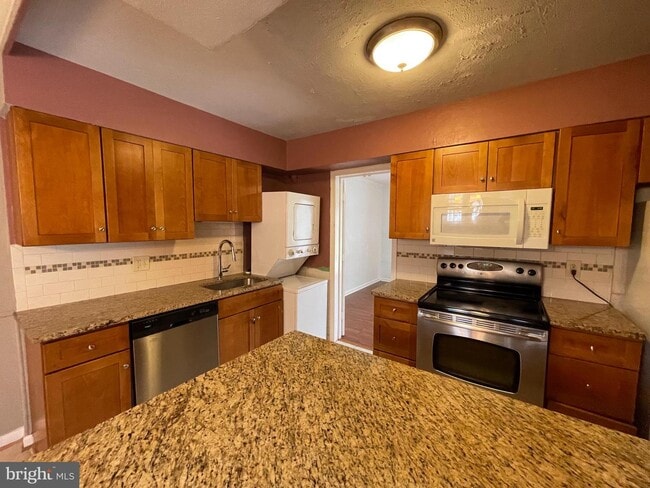 Building Photo - 14402 Cool Oak Ln