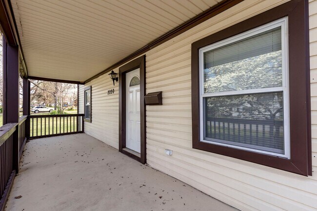 Building Photo - 2220 Auburn Dr