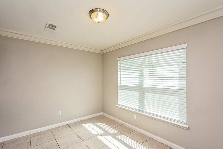 Building Photo - 8916 Highland Orchard Dr