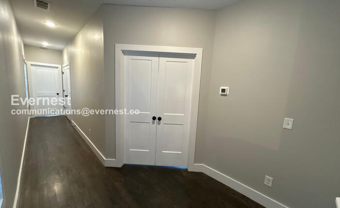 Building Photo - 1705 Cass St