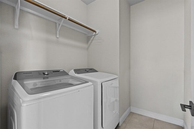 Building Photo - 324 Gaida Loop