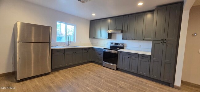 Building Photo - 119 E Hill Dr