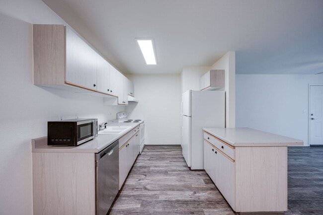 Building Photo - Live Where Comfort Meets Convenience - College Hill Condo in Pullman