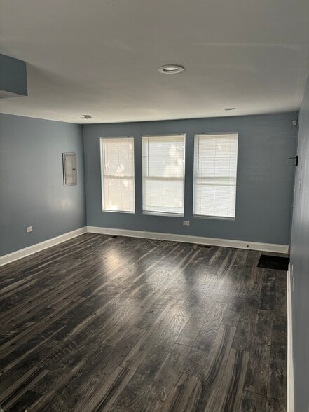 Living Room - 3700 S Michigan Ave
