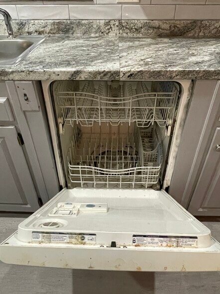 Building Photo - 34 N Elmhurst Ave