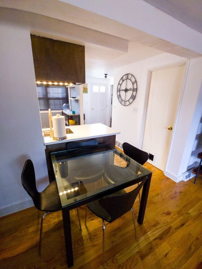 Building Photo - Newly updated 2 Bedroom Townhouse in quite...