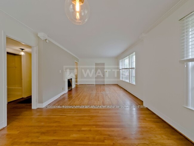 Building Photo - Charming 2BR/1BA Bungalow in Crestwood South