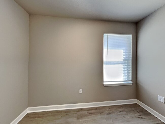 Building Photo - Charming 3BR/2BA Ranch Duplex w/ Garage – Colonial Gardens