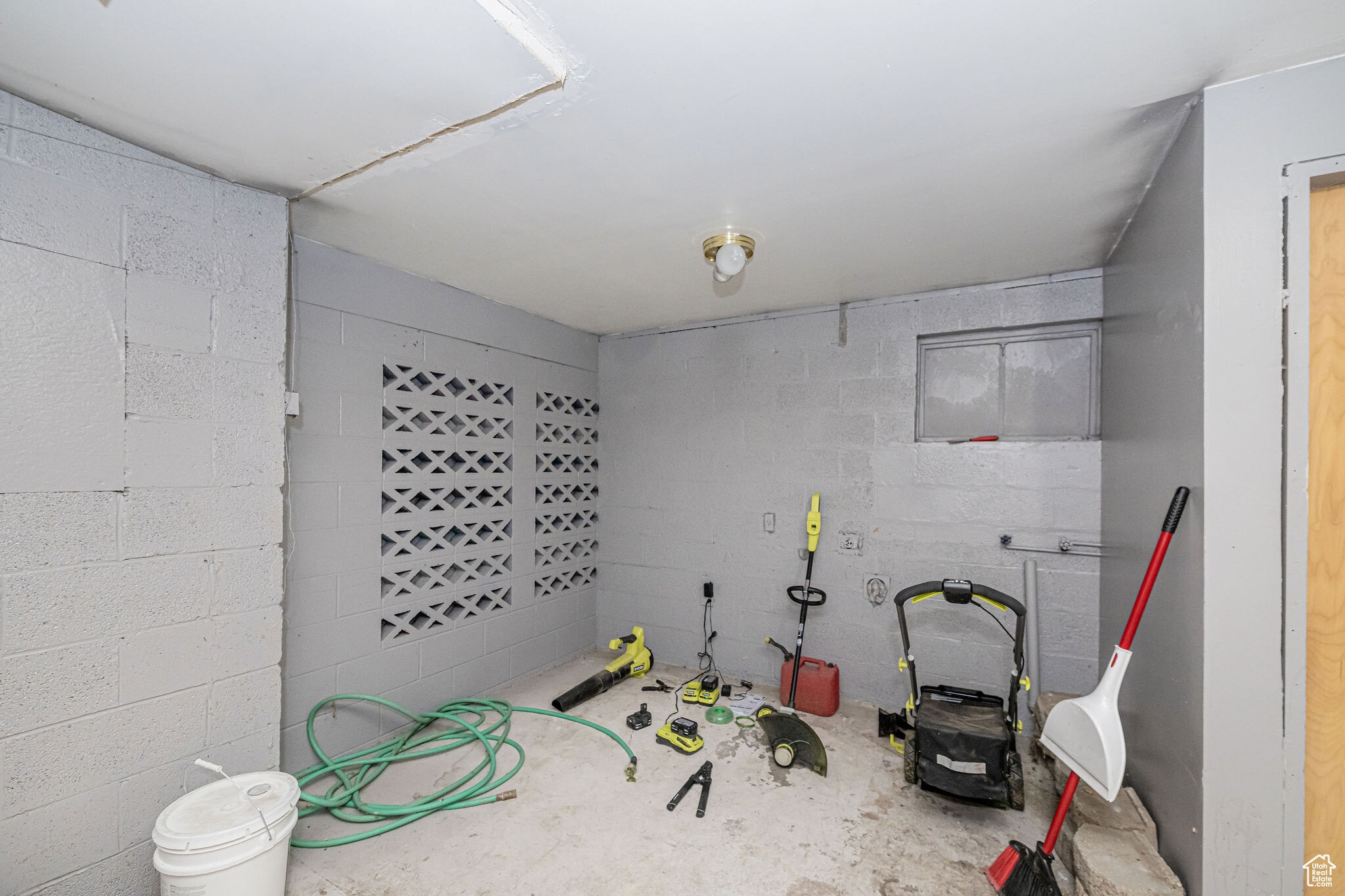 Building Photo - 561 Beverly Ave