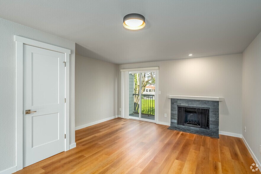 2BR, 1.5BA - 900SF - Living Room - Mount Si