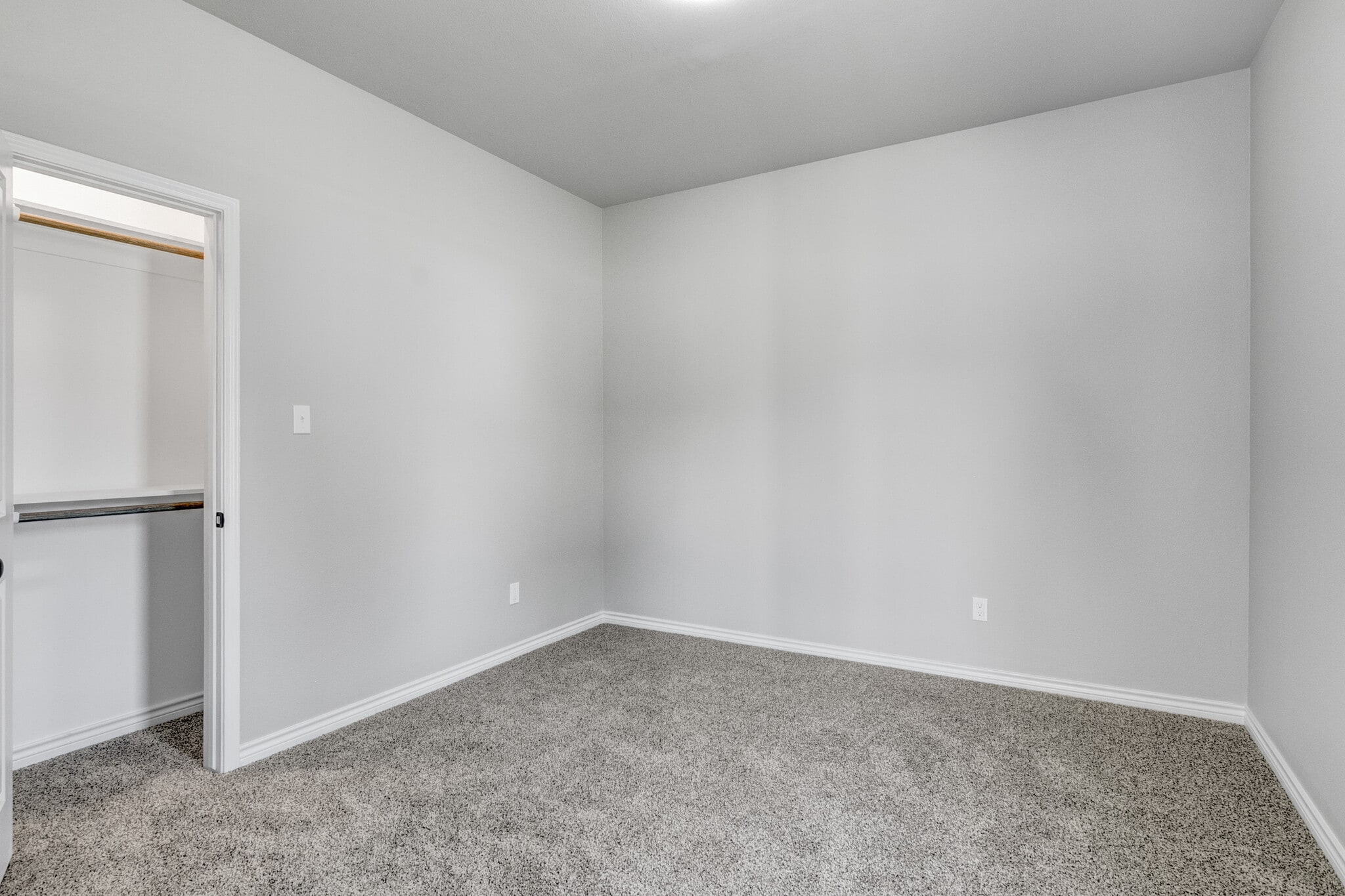 Building Photo - 9846 Golden Ln