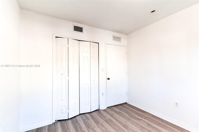 Building Photo - 970 NE 34th Ave