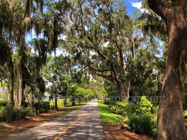 Building Photo - 418 Charles St