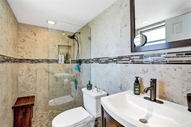 Building Photo - 1811 Jefferson St