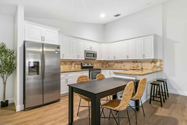 Building Photo - 1120 Hyacinth Pl