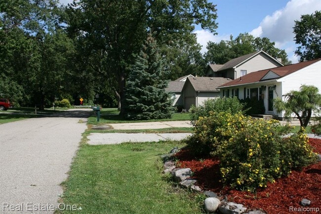 Building Photo - 3268 Troy Ave