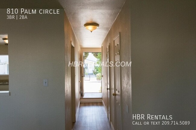 Building Photo - 810 Palm Cir