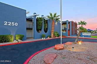 Building Photo - 2250 W Glendale Ave