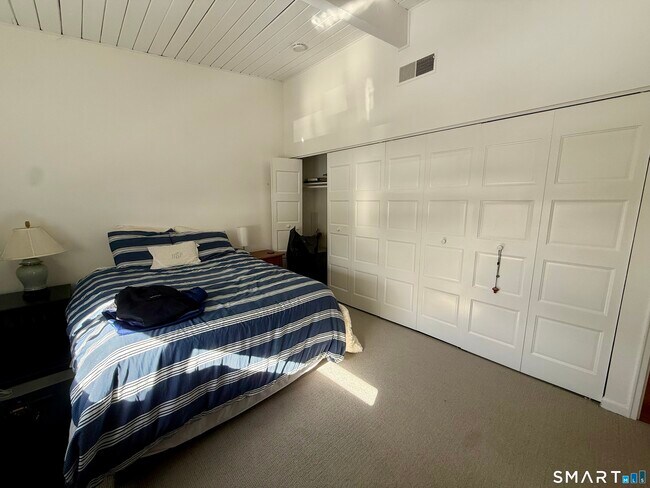 Building Photo - 85 Ledgebrook Dr