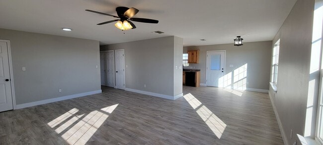 Building Photo - Spacious Two Bedroom home - Country Settin...