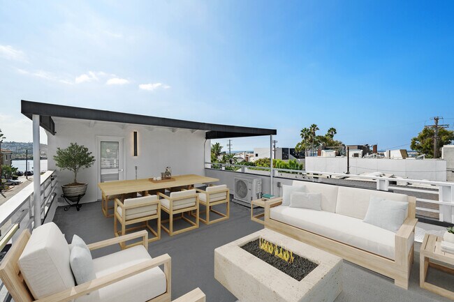 Building Photo - 29 Yawl St