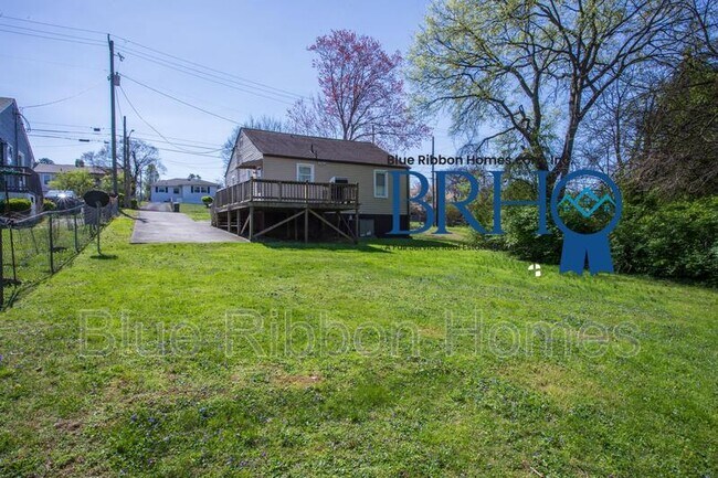 Building Photo - 3213 Shields Ave