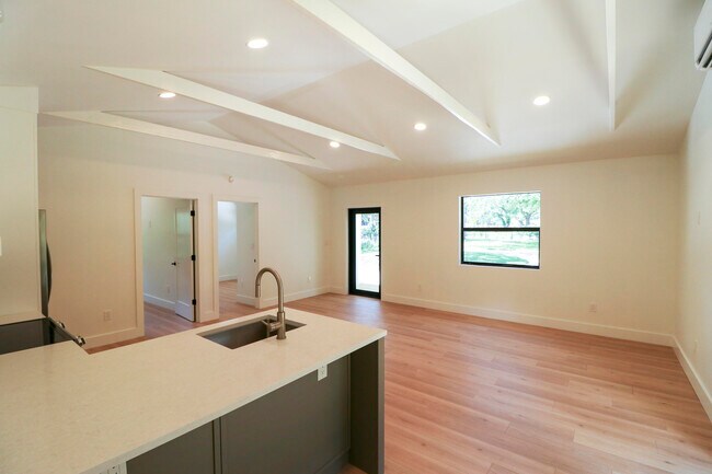 Building Photo - 2101 Riverland Rd
