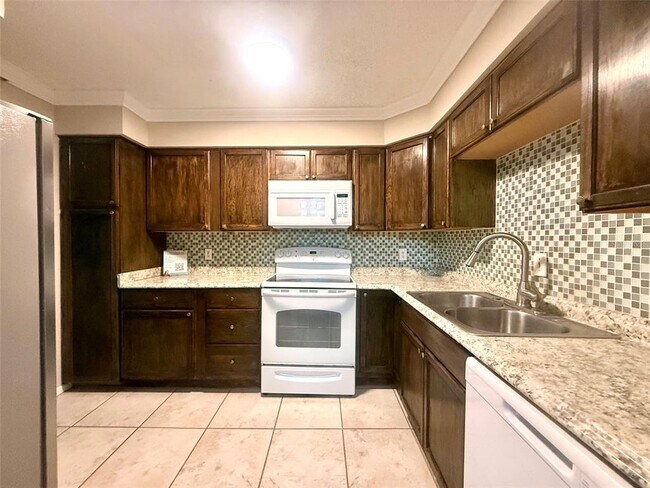Building Photo - 534 Orange Dr