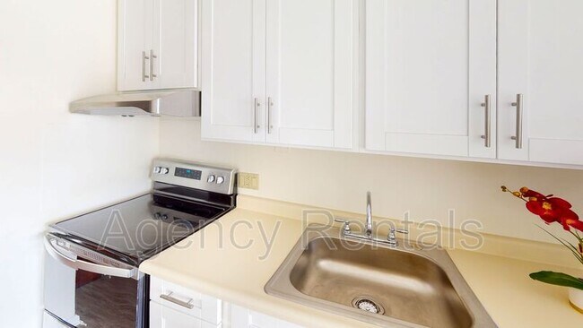 Building Photo - 1655 Makaloa St