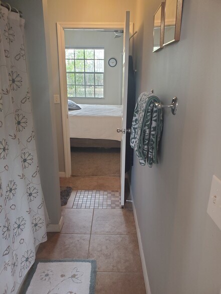 Building Photo - 5670 Bentgrass Dr