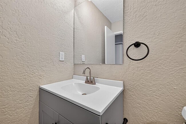 Building Photo - 17518 Autumn Hills Dr