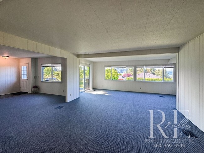 Building Photo - Coastal 3-Bed Home with Stunning Puget Sou...