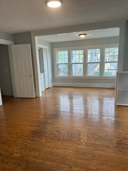 Building Photo - 37 Vick Park B