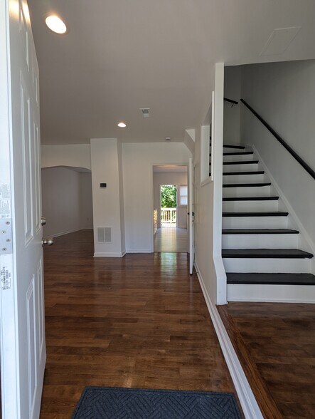 Building Photo - 2502 Park Heights Ter