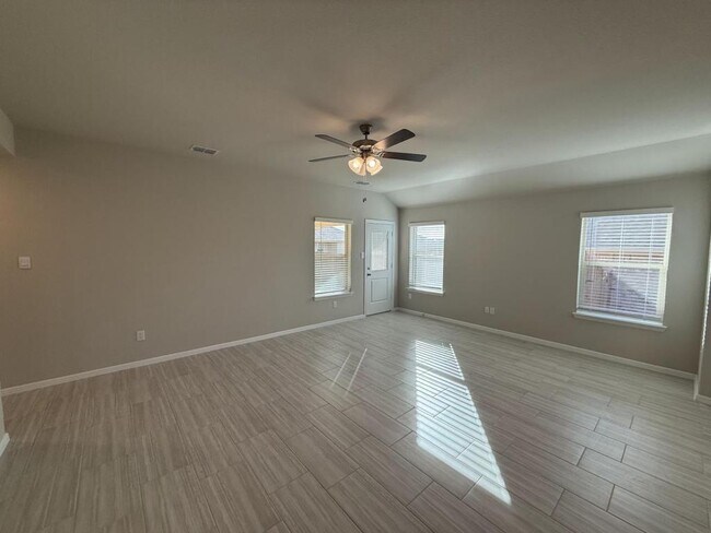 Building Photo - 421 Blanco Dr