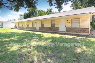 Building Photo - 518 N Ponca Ave